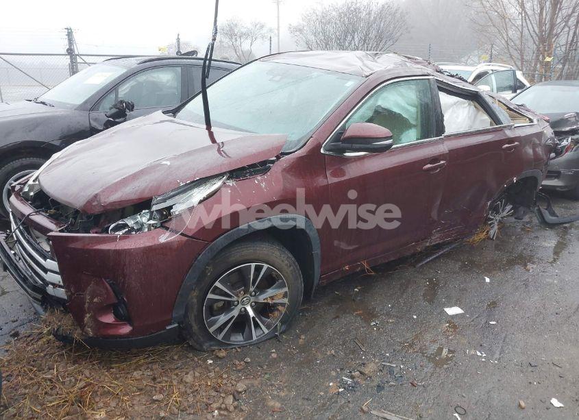 Photo 2 of 2018 Toyota Highlander LE PLUS (VIN 5TDBZRFH9JS879951)