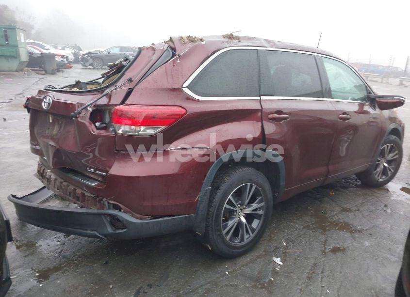 Photo 4 of 2018 Toyota Highlander LE PLUS (VIN 5TDBZRFH9JS879951)