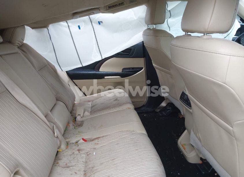 Photo 8 of 2018 Toyota Highlander LE PLUS (VIN 5TDBZRFH9JS879951)