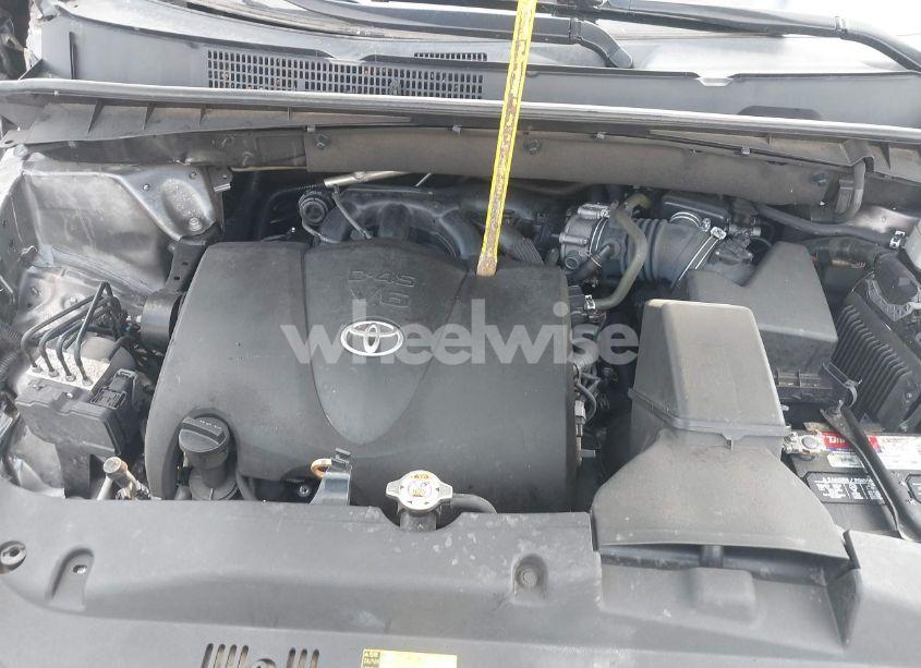 Photo 10 of 2018 Toyota Highlander LE (VIN 5TDBZRFH9JS889122)