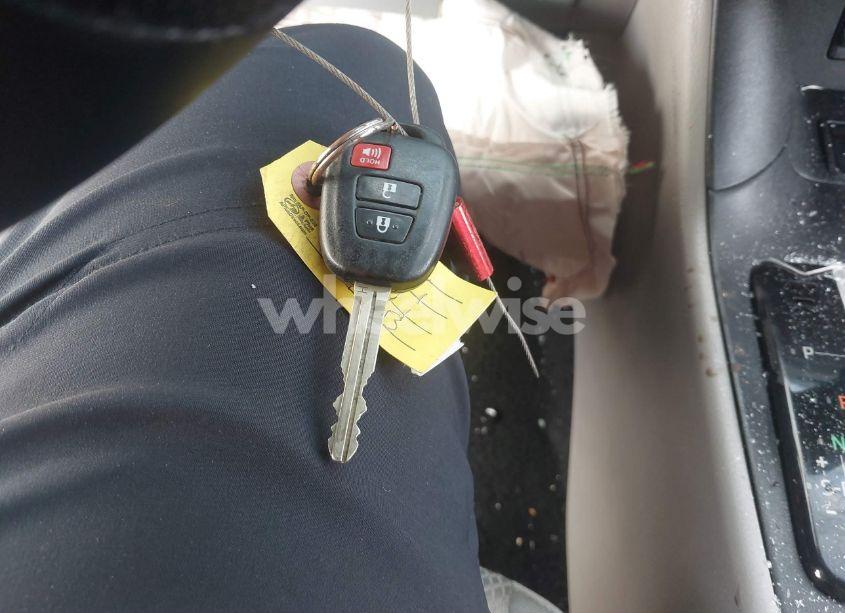 Photo 11 of 2018 Toyota Highlander LE (VIN 5TDBZRFH9JS889122)