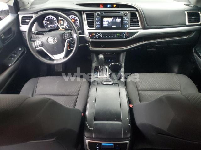 Photo 12 of 2019 TOYOTA HIGHLANDER LE N/A (VIN 5TDBZRFH9KS726147)