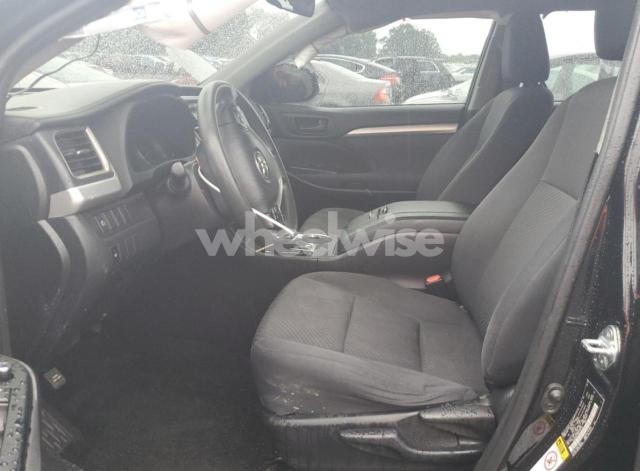 Photo 4 of 2019 TOYOTA HIGHLANDER LE N/A (VIN 5TDBZRFH9KS726147)