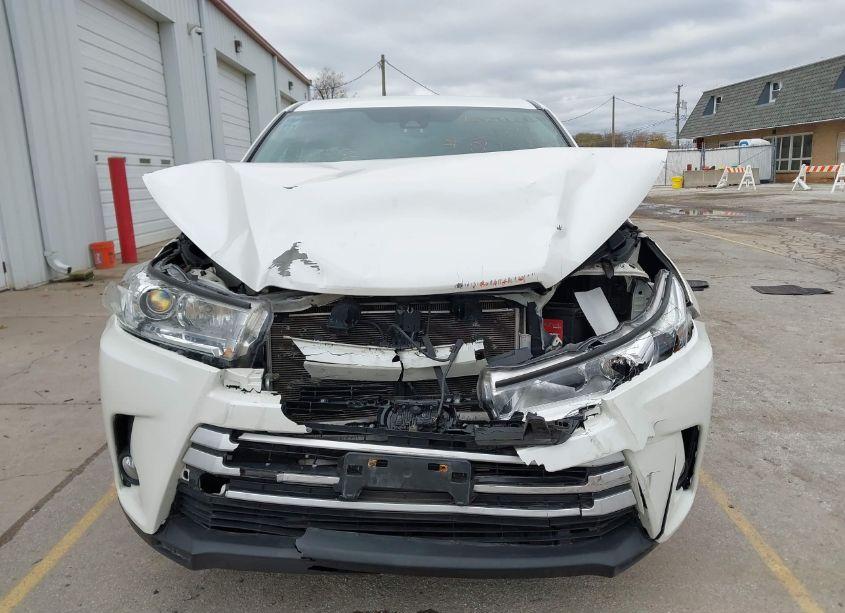 Photo 12 of 2019 Toyota Highlander LE PLUS (VIN 5TDBZRFH9KS932424)