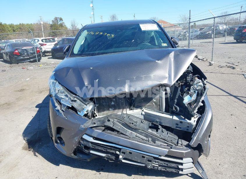 Photo 13 of 2019 Toyota Highlander LE (VIN 5TDBZRFH9KS933492)