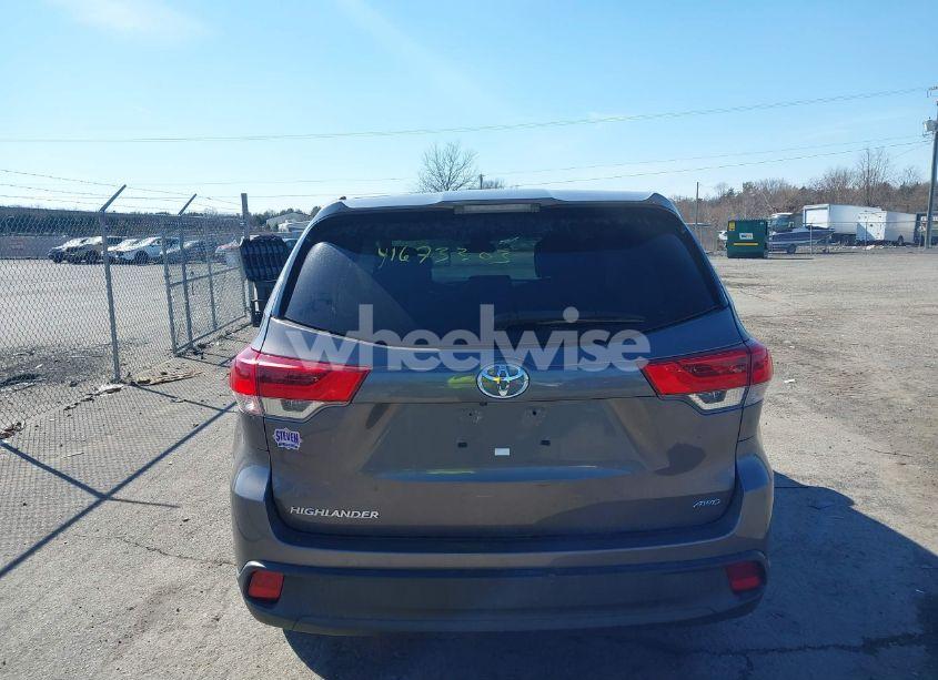 Photo 17 of 2019 Toyota Highlander LE (VIN 5TDBZRFH9KS933492)