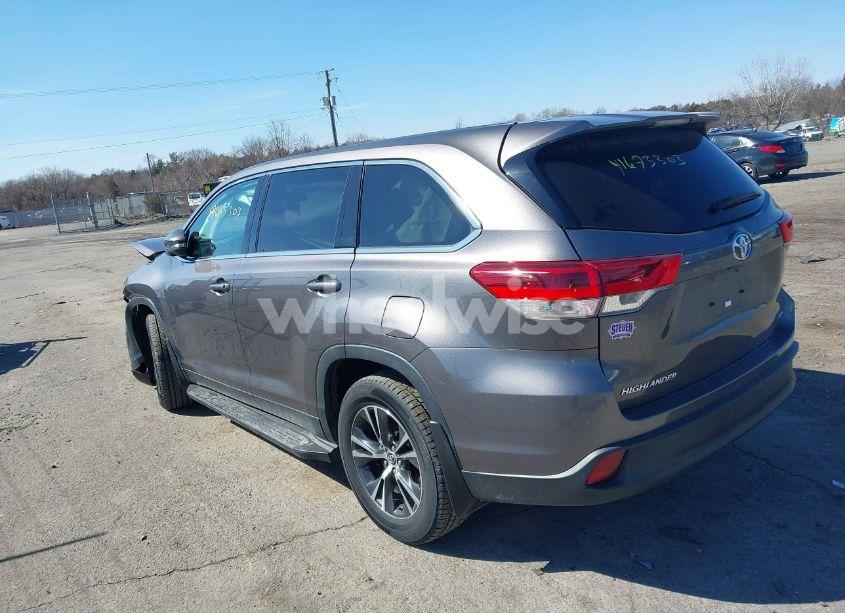 Photo 3 of 2019 Toyota Highlander LE (VIN 5TDBZRFH9KS933492)