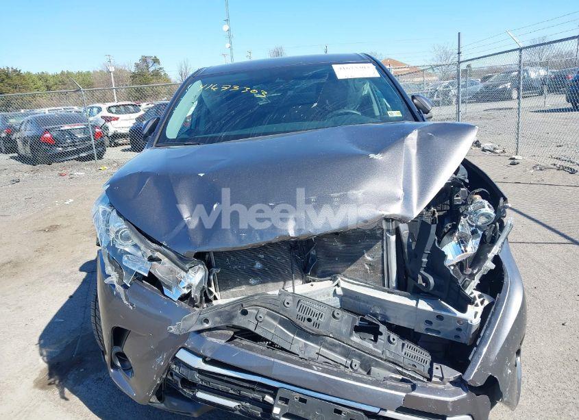 Photo 6 of 2019 Toyota Highlander LE (VIN 5TDBZRFH9KS933492)