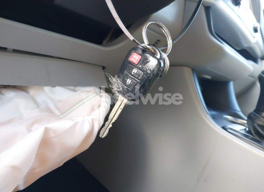 Photo 11 of 2018 Toyota Highlander LE (VIN 5TDBZRFHXJS834033)