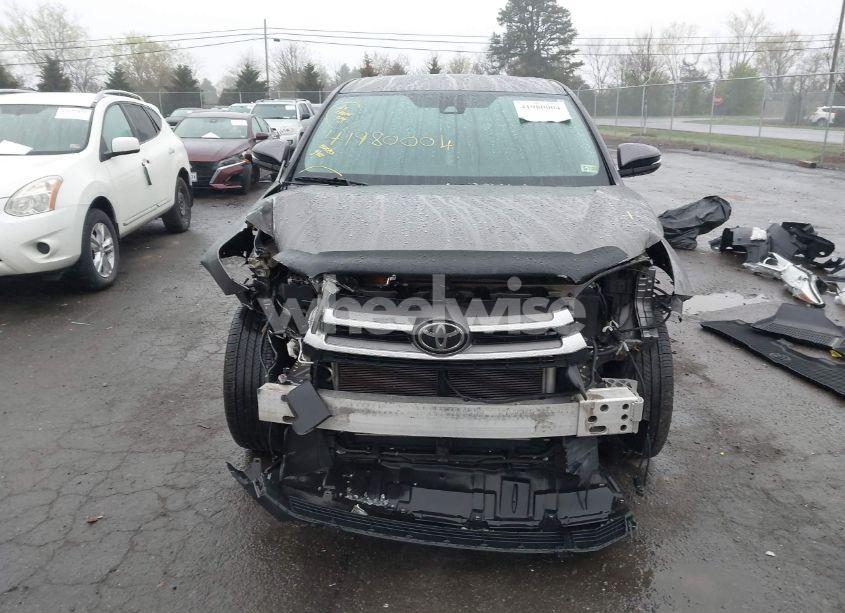 Photo 13 of 2019 Toyota Highlander LE (VIN 5TDBZRFHXKS929001)