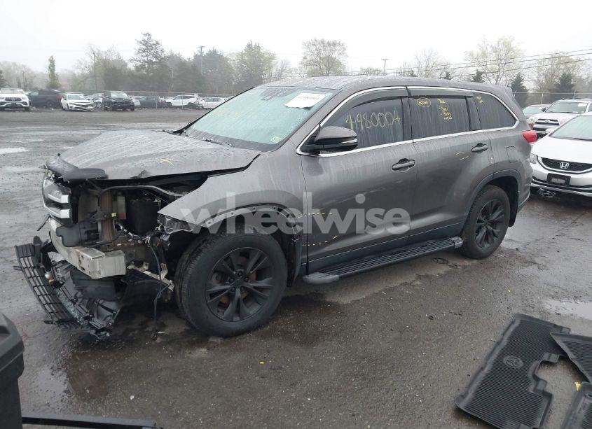Photo 2 of 2019 Toyota Highlander LE (VIN 5TDBZRFHXKS929001)