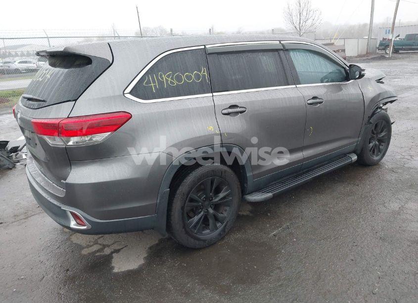 Photo 4 of 2019 Toyota Highlander LE (VIN 5TDBZRFHXKS929001)