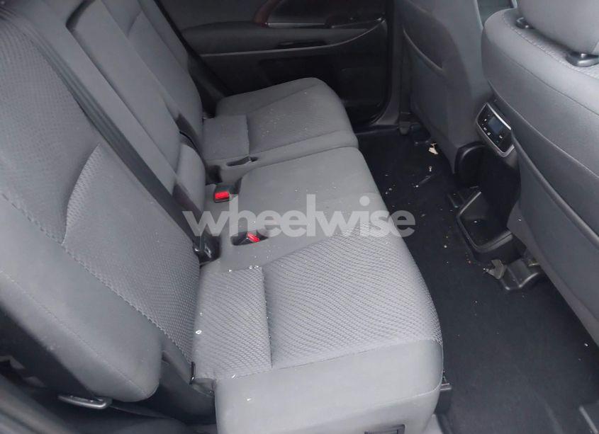 Photo 8 of 2019 Toyota Highlander LE (VIN 5TDBZRFHXKS929001)