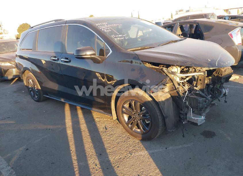 2024 Toyota Sienna WOODLAND EDITION (VIN 5TDCSKFC0RS113641) main photo