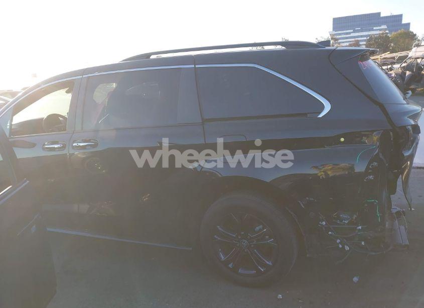 Photo 14 of 2024 Toyota Sienna WOODLAND EDITION (VIN 5TDCSKFC0RS113641)