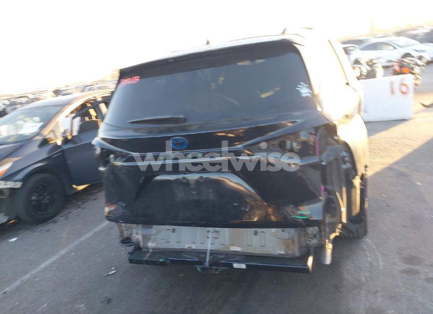 Photo 16 of 2024 Toyota Sienna WOODLAND EDITION (VIN 5TDCSKFC0RS113641)