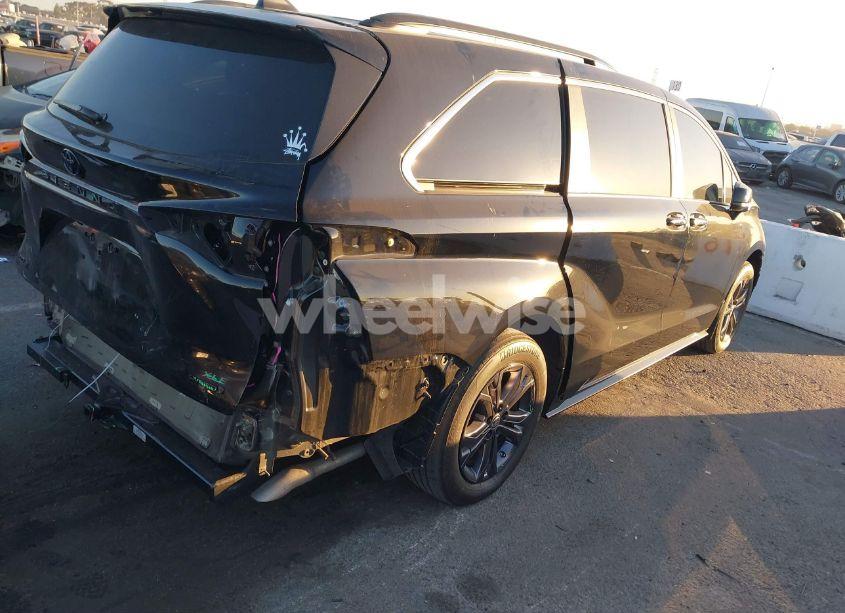 Photo 4 of 2024 Toyota Sienna WOODLAND EDITION (VIN 5TDCSKFC0RS113641)