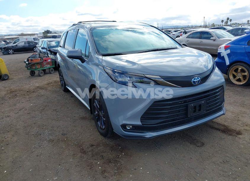 2024 Toyota Sienna WOODLAND EDITION (VIN 5TDCSKFC0RS120217) main photo