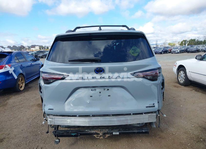 Photo 17 of 2024 Toyota Sienna WOODLAND EDITION (VIN 5TDCSKFC0RS120217)