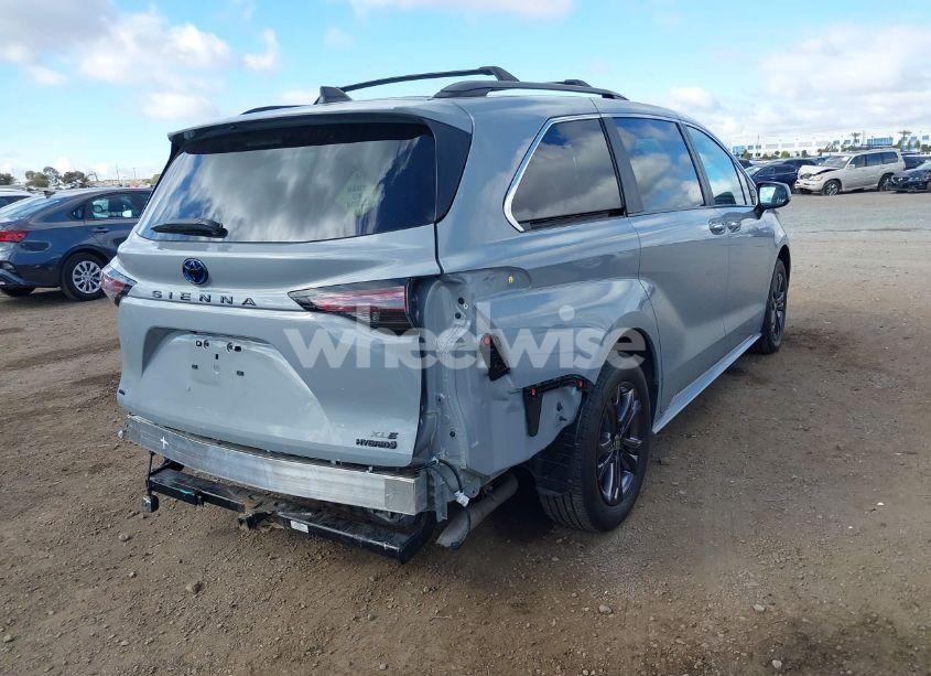 Photo 4 of 2024 Toyota Sienna WOODLAND EDITION (VIN 5TDCSKFC0RS120217)