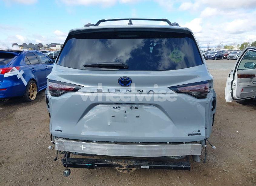 Photo 6 of 2024 Toyota Sienna WOODLAND EDITION (VIN 5TDCSKFC0RS120217)