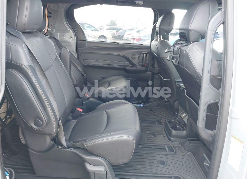 Photo 8 of 2024 Toyota Sienna WOODLAND EDITION (VIN 5TDCSKFC0RS120217)