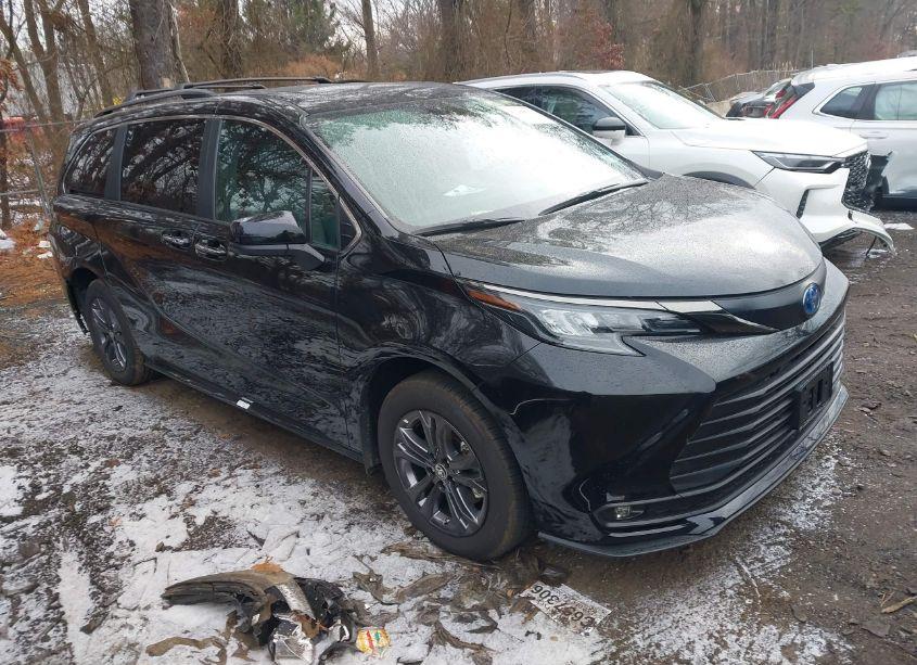 2024 Toyota Sienna WOODLAND EDITION (VIN 5TDCSKFC0RS129029) main photo