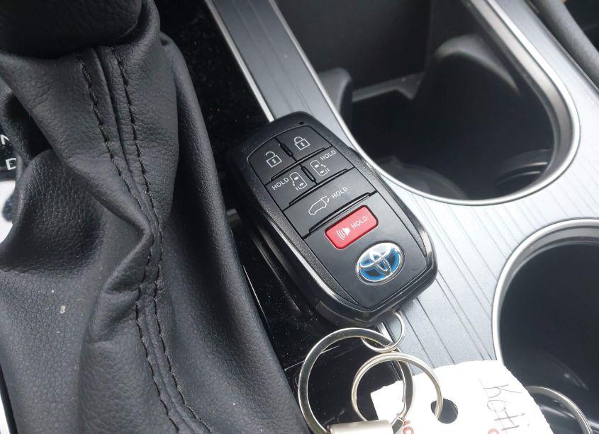 Photo 11 of 2024 Toyota Sienna WOODLAND EDITION (VIN 5TDCSKFC0RS129029)