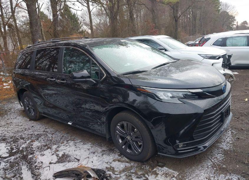 Photo 13 of 2024 Toyota Sienna WOODLAND EDITION (VIN 5TDCSKFC0RS129029)