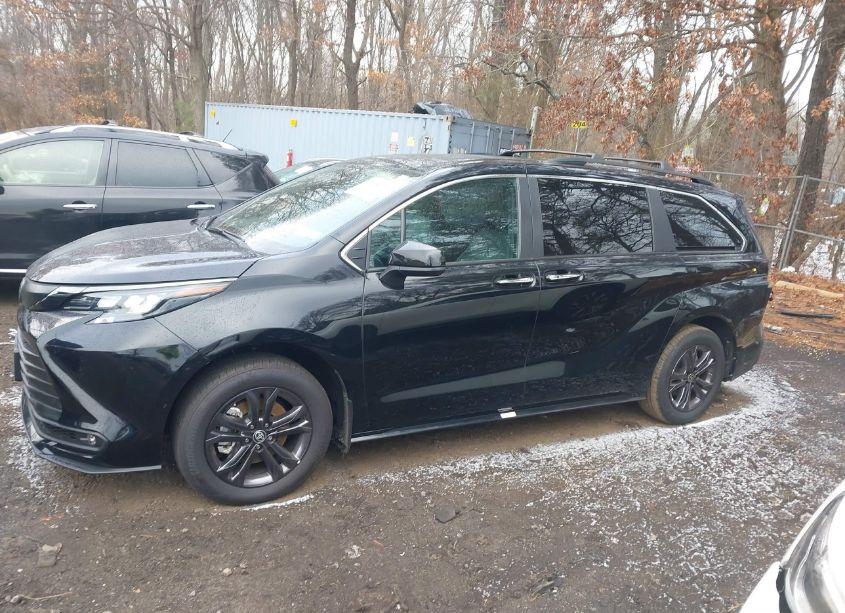 Photo 14 of 2024 Toyota Sienna WOODLAND EDITION (VIN 5TDCSKFC0RS129029)