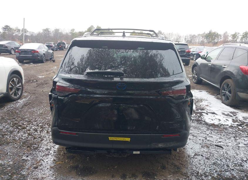 Photo 16 of 2024 Toyota Sienna WOODLAND EDITION (VIN 5TDCSKFC0RS129029)