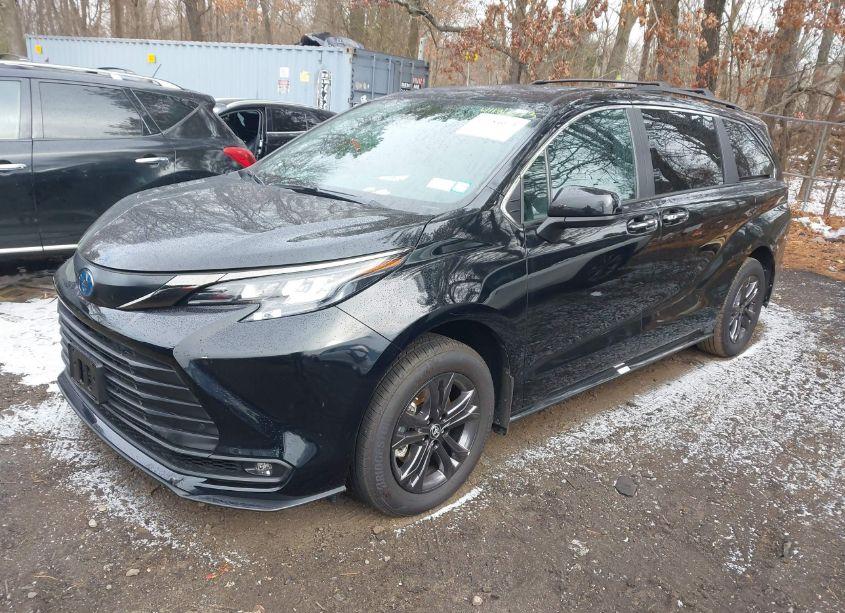 Photo 2 of 2024 Toyota Sienna WOODLAND EDITION (VIN 5TDCSKFC0RS129029)