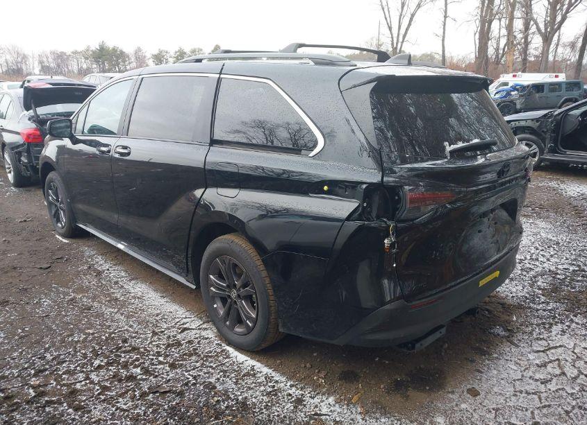 Photo 3 of 2024 Toyota Sienna WOODLAND EDITION (VIN 5TDCSKFC0RS129029)