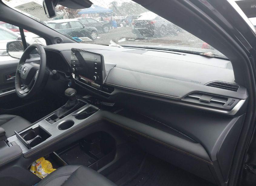 Photo 5 of 2024 Toyota Sienna WOODLAND EDITION (VIN 5TDCSKFC0RS129029)