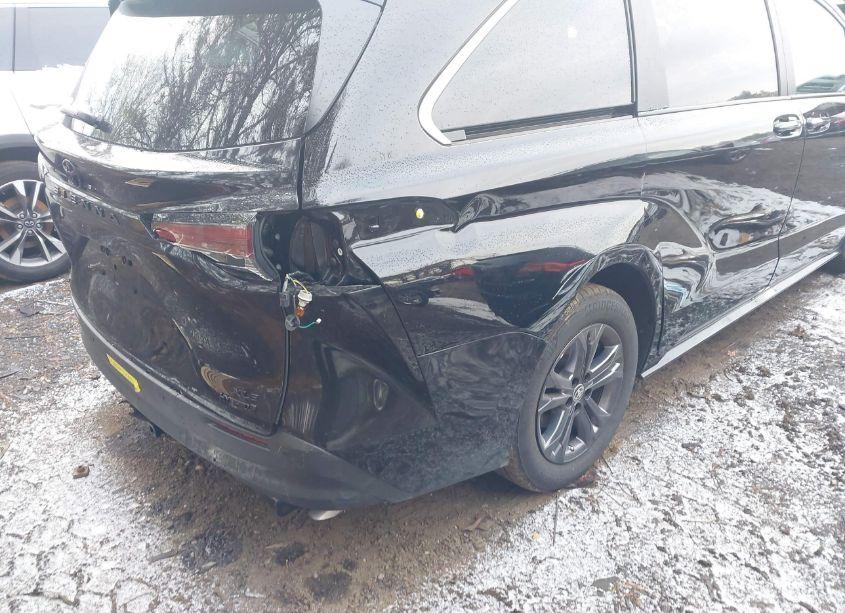 Photo 6 of 2024 Toyota Sienna WOODLAND EDITION (VIN 5TDCSKFC0RS129029)