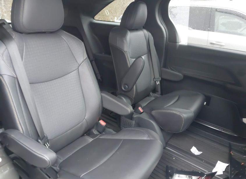 Photo 8 of 2024 Toyota Sienna WOODLAND EDITION (VIN 5TDCSKFC0RS129029)