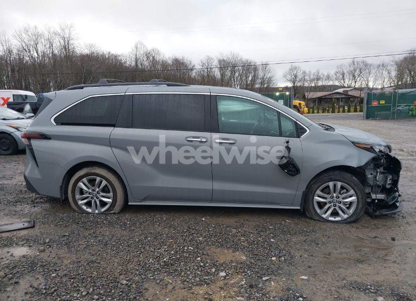 Photo 13 of 2023 Toyota Sienna WOODLAND EDITION (VIN 5TDCSKFC4PS105894)
