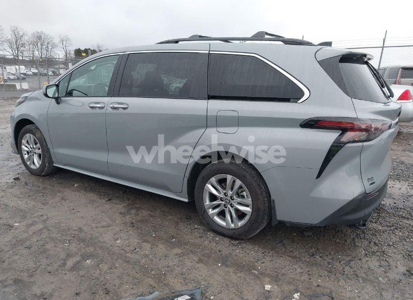 Photo 3 of 2023 Toyota Sienna WOODLAND EDITION (VIN 5TDCSKFC4PS105894)