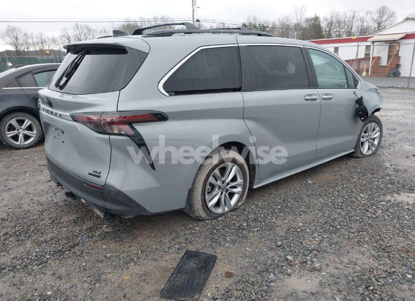 Photo 4 of 2023 Toyota Sienna WOODLAND EDITION (VIN 5TDCSKFC4PS105894)