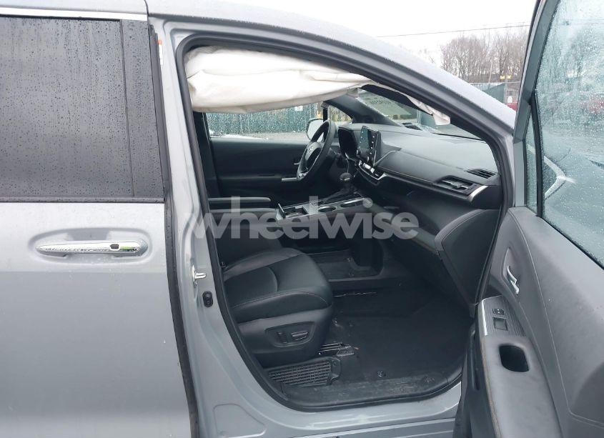 Photo 5 of 2023 Toyota Sienna WOODLAND EDITION (VIN 5TDCSKFC4PS105894)