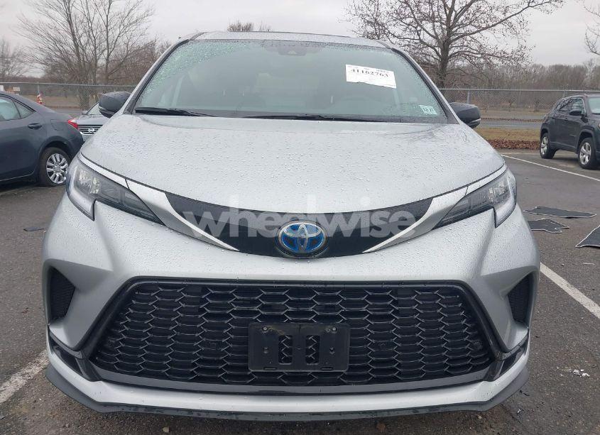 Photo 12 of 2023 Toyota Sienna 25TH ANNIVERSARY EDITION (VIN 5TDCSKFC7PS078979)
