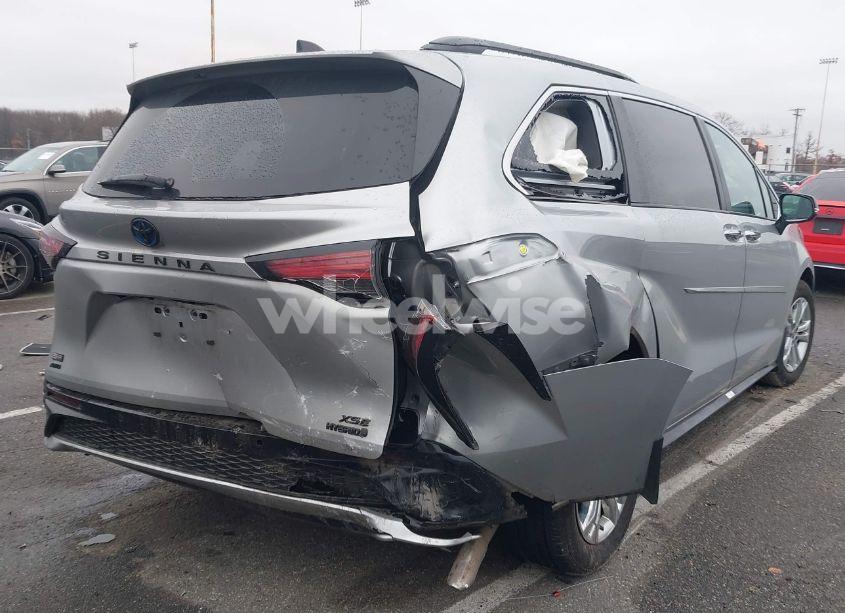 Photo 4 of 2023 Toyota Sienna 25TH ANNIVERSARY EDITION (VIN 5TDCSKFC7PS078979)