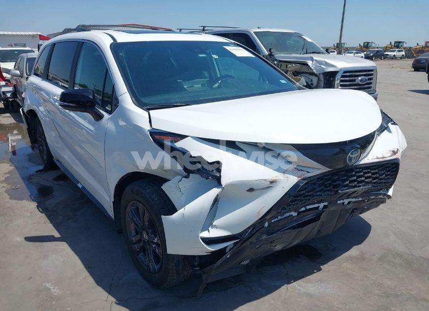 2024 Toyota Sienna XSE (VIN 5TDCSKFC8RS115976) main photo