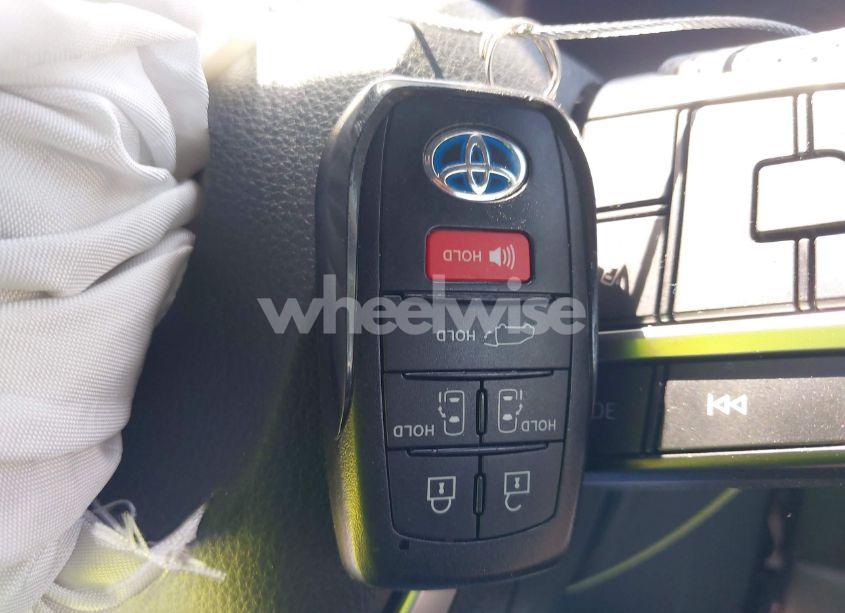 Photo 11 of 2024 Toyota Sienna XSE (VIN 5TDCSKFC8RS115976)