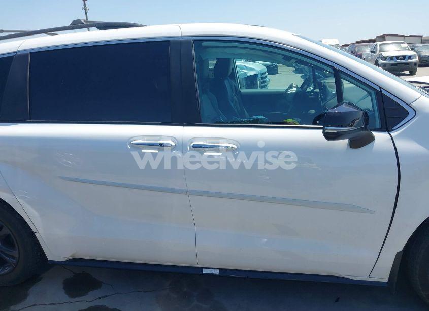 Photo 13 of 2024 Toyota Sienna XSE (VIN 5TDCSKFC8RS115976)