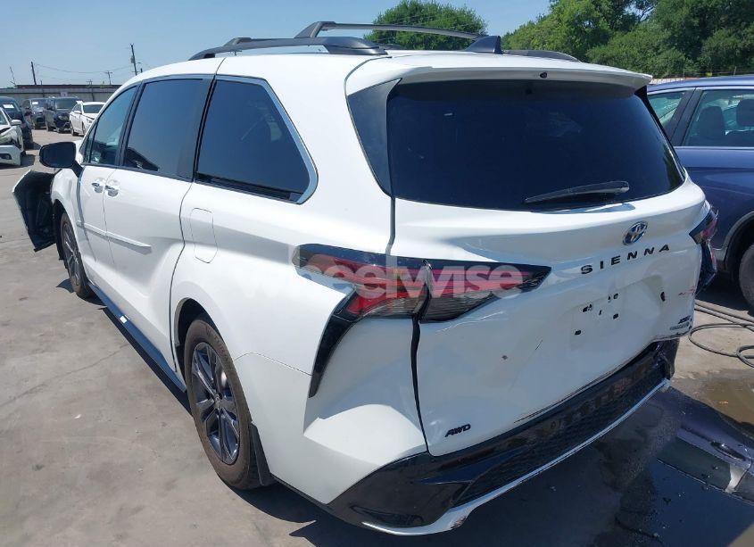 Photo 3 of 2024 Toyota Sienna XSE (VIN 5TDCSKFC8RS115976)