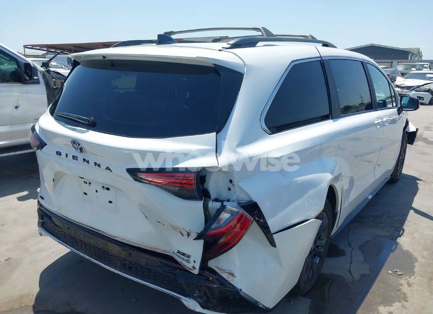 Photo 4 of 2024 Toyota Sienna XSE (VIN 5TDCSKFC8RS115976)