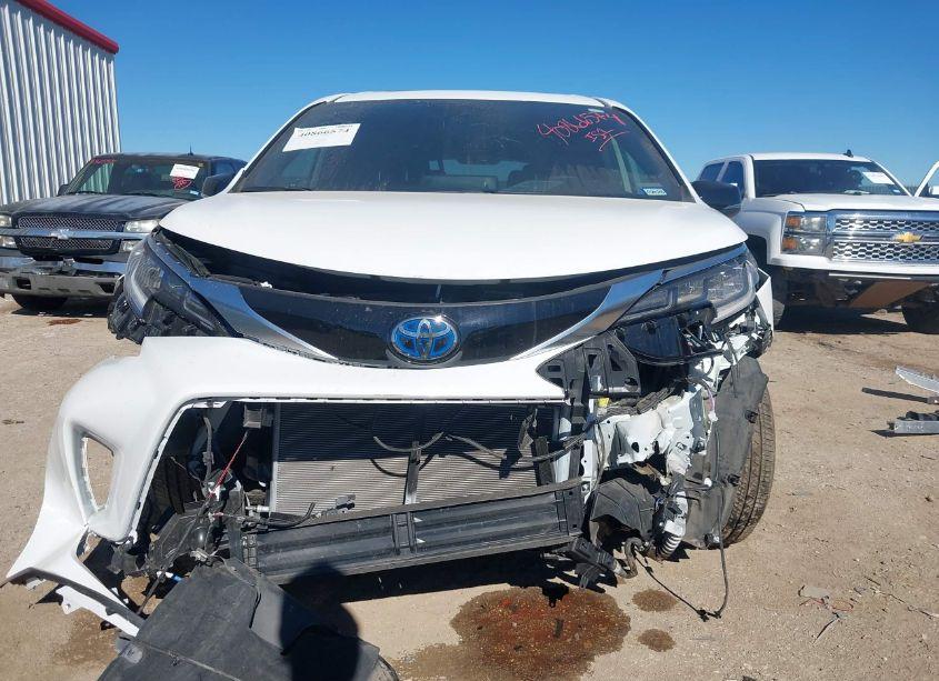 Photo 12 of 2024 Toyota Sienna XSE (VIN 5TDCSKFC8RS124497)