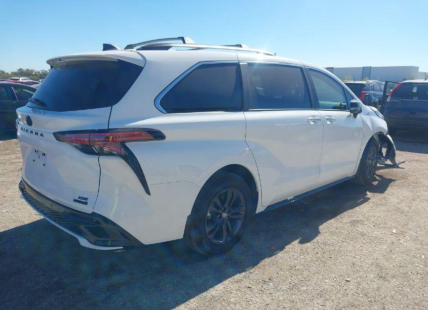 Photo 4 of 2024 Toyota Sienna XSE (VIN 5TDCSKFC8RS124497)
