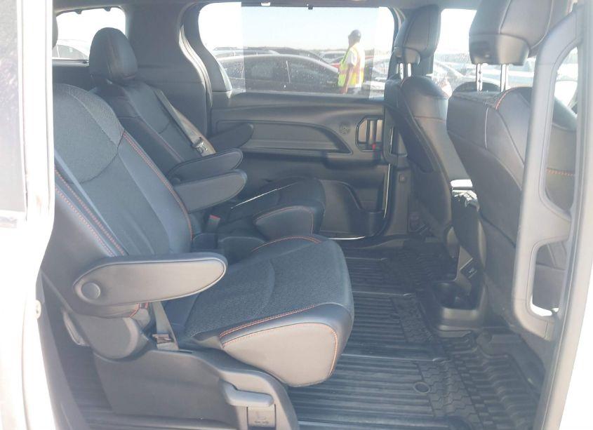 Photo 8 of 2024 Toyota Sienna XSE (VIN 5TDCSKFC8RS124497)